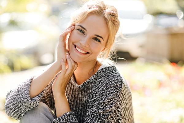 A Cosmetic Dentist Explains Dental Implant Restoration